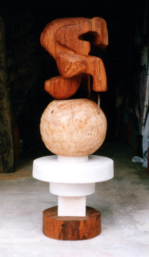 Le bébé de Bacon, 2002, bois et plâtre, 160x80x80 cm
